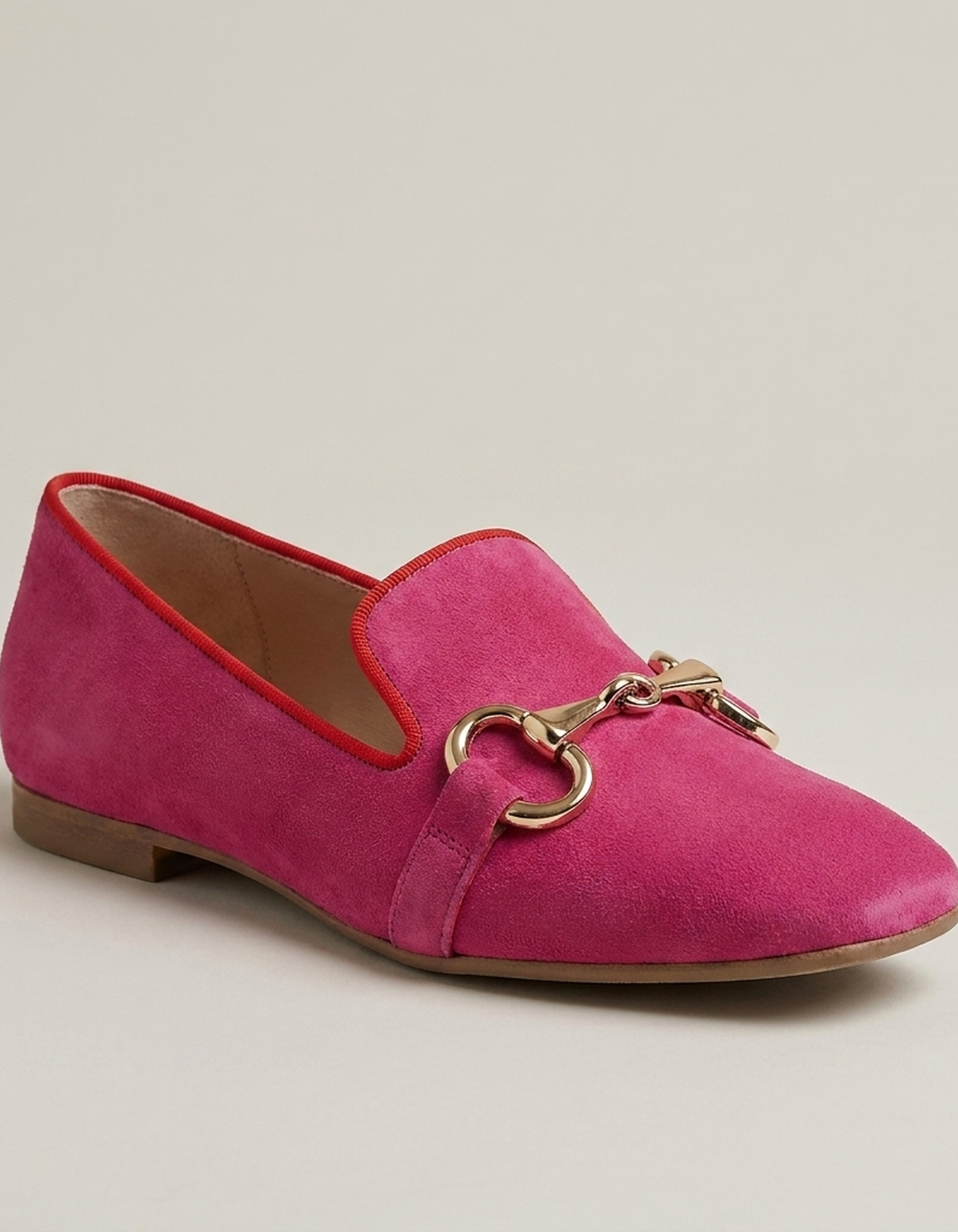 PLUXSTYLE::numise::ava-deep-pink-chain-loafers::closeup-hero