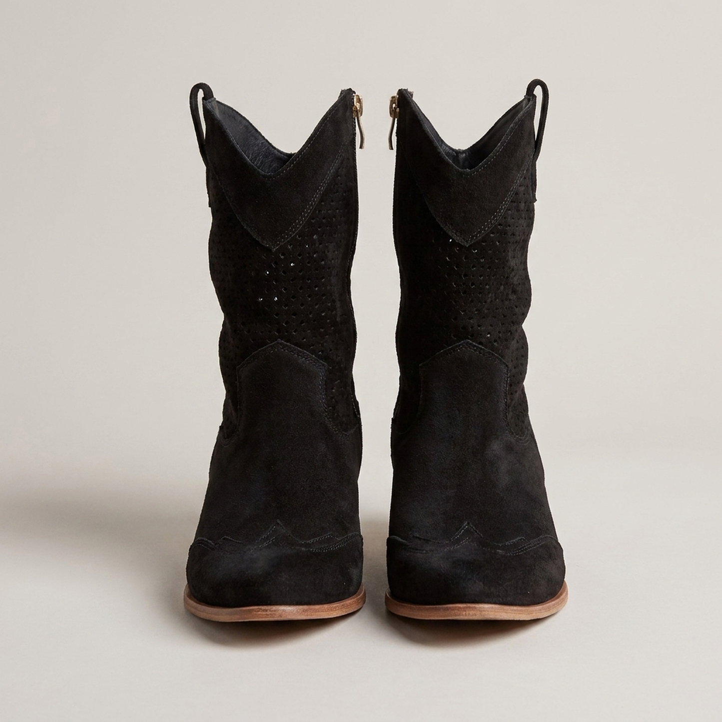PLUXSTYLE::numise::amelia-perforated-cowboy-boots::pack-black