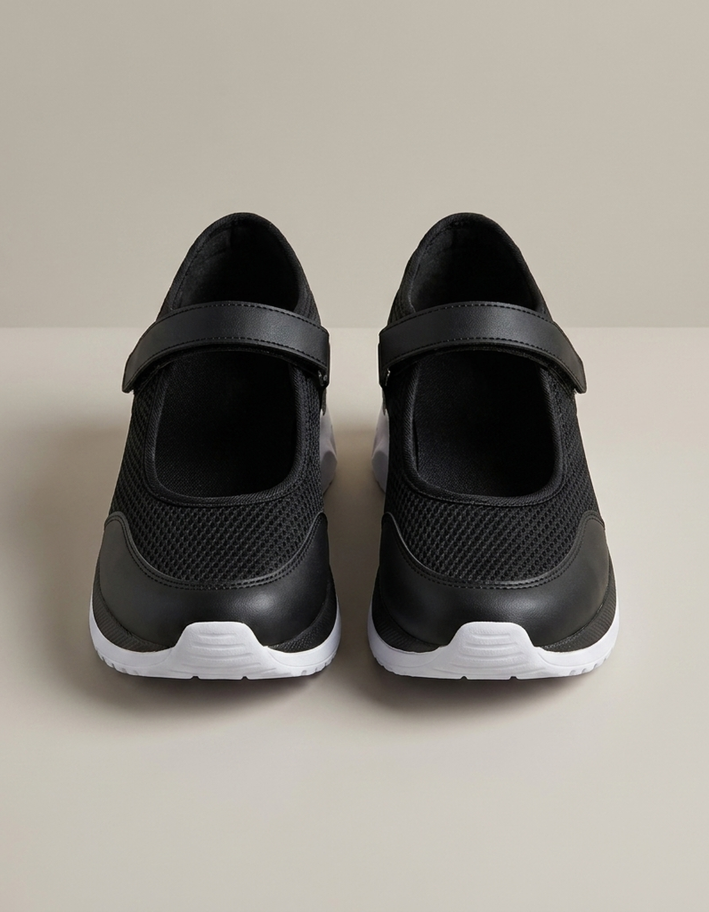 PLUXSTYLE::numise::andrea-strap-mary-jane-walking-sneakers::pack-black