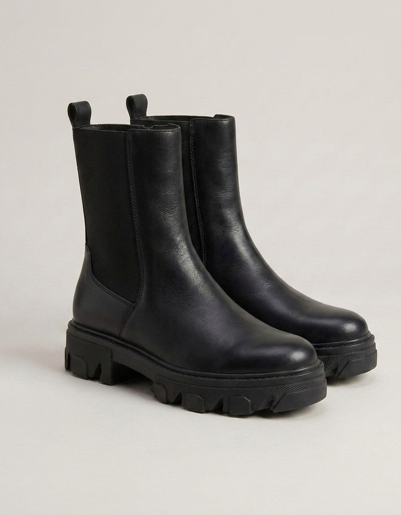 PLUXSTYLE::numise::alina-chunky-everyday-boots::closeup-detail