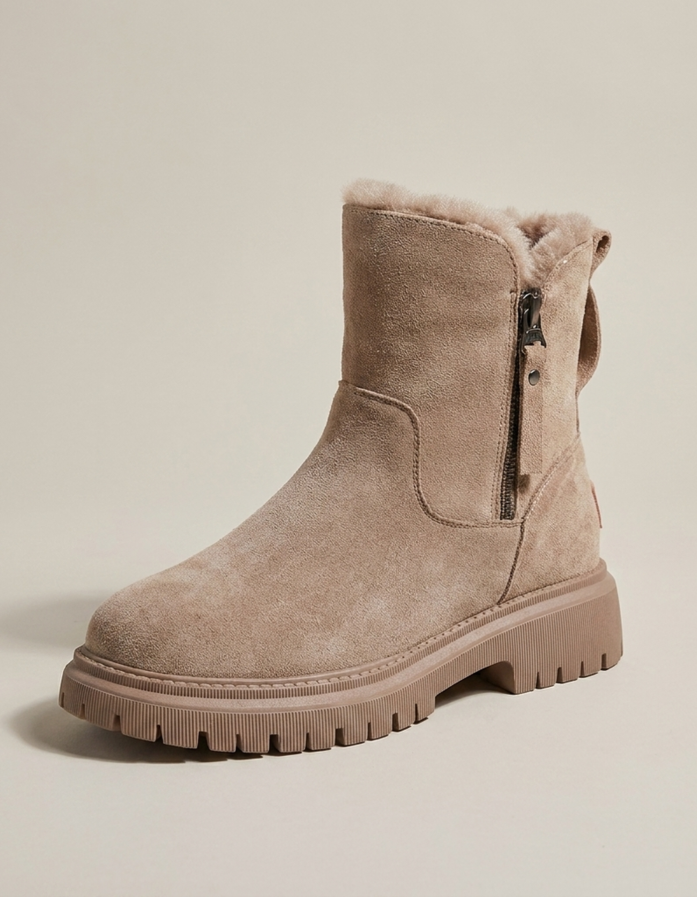 PLUXSTYLE::numise::lug-sole-winter-ankle-boots::closeup-hero