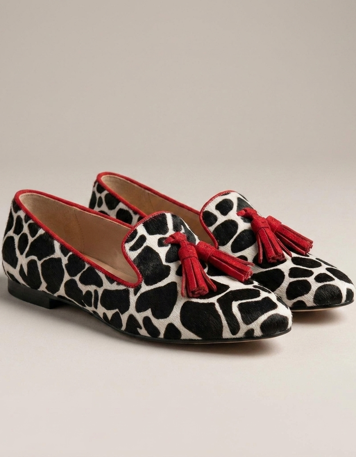 PLUXSTYLE::numise::animal-print-loafers-with-red-trim::closeup-detail