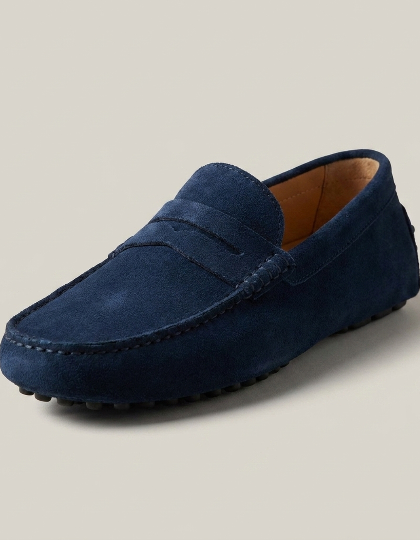 PLUXSTYLE::numise::everyday-penny-loafers::closeup-hero