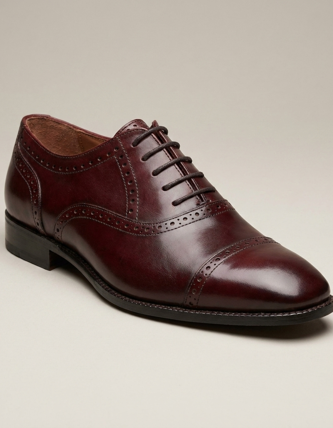 PLUXSTYLE::numise::mens-oxblood-oxford-dress-shoes::closeup-hero