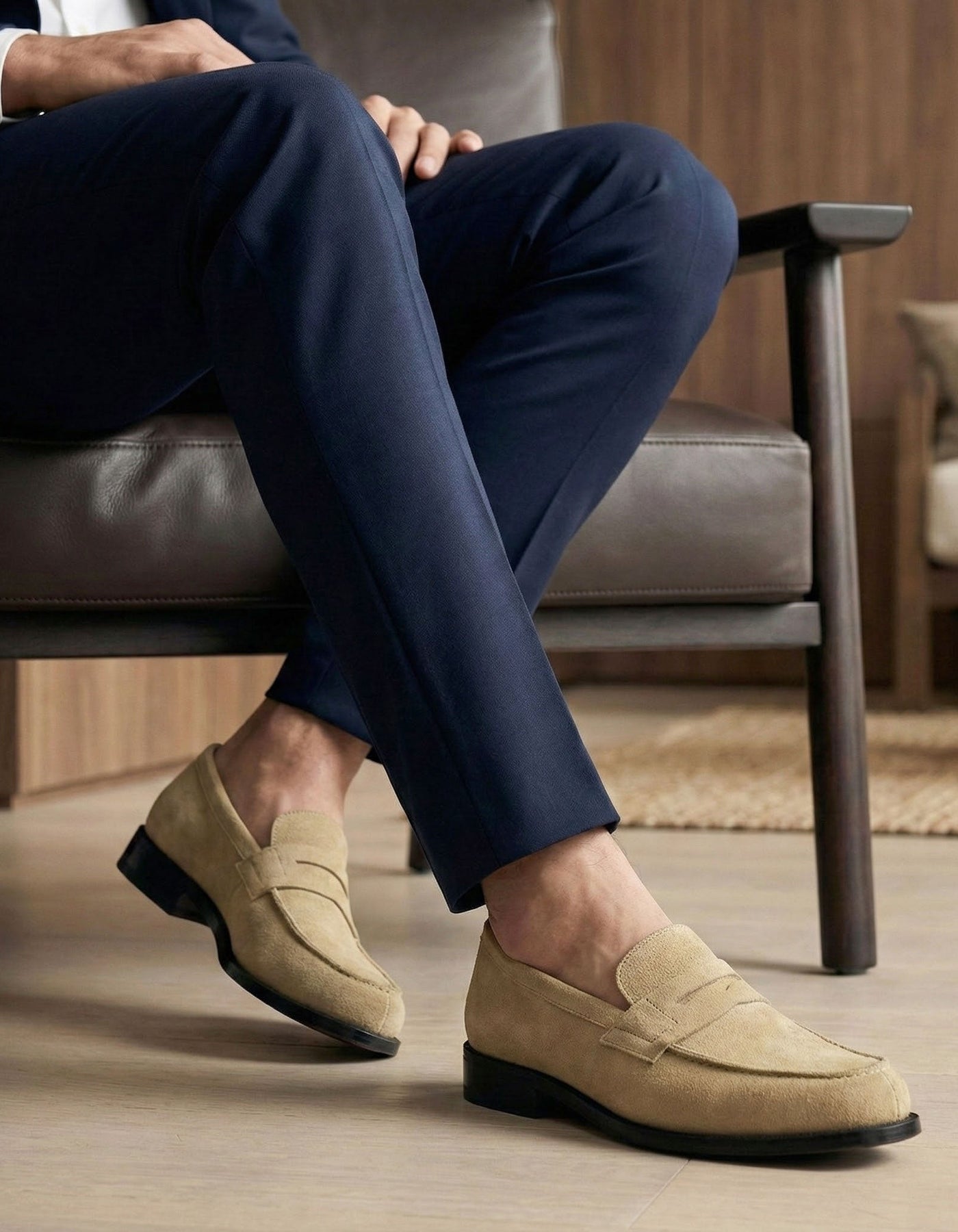 PLUXSTYLE::numise::classic-penny-loafers::lifestyle-keep-1