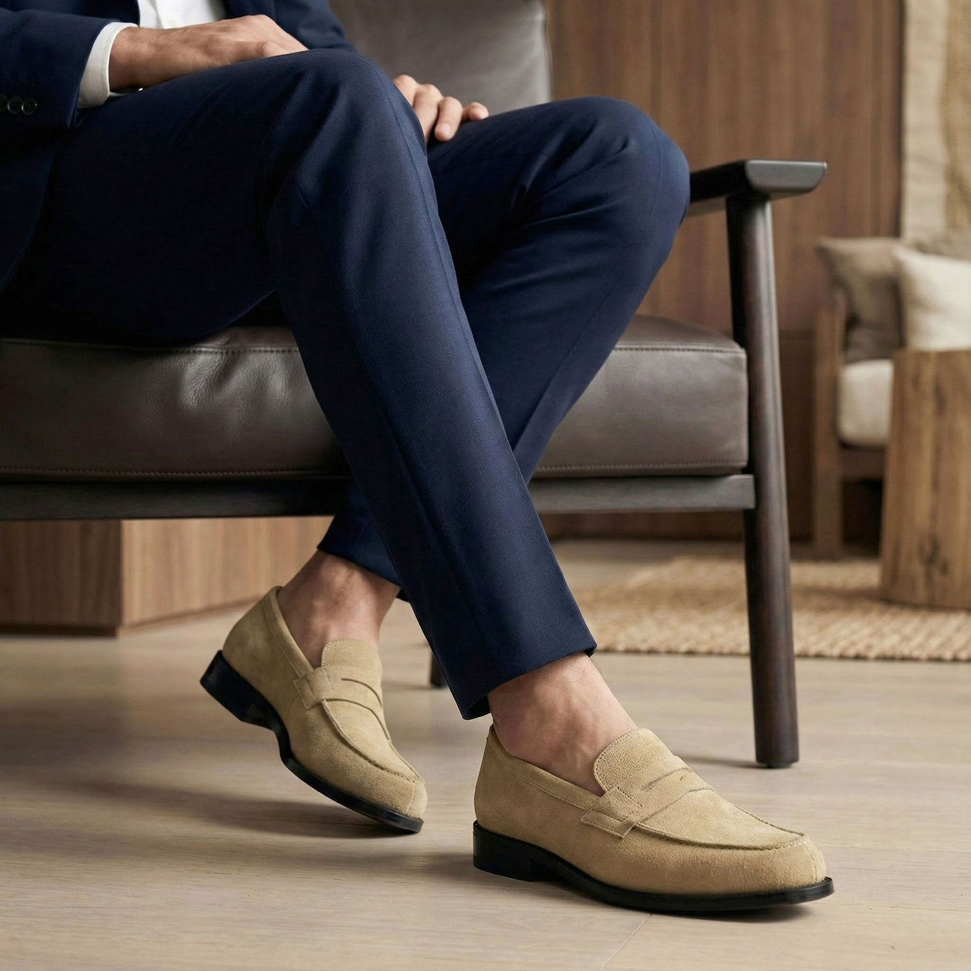 PLUXSTYLE::numise::classic-penny-loafers::lifestyle-keep-1