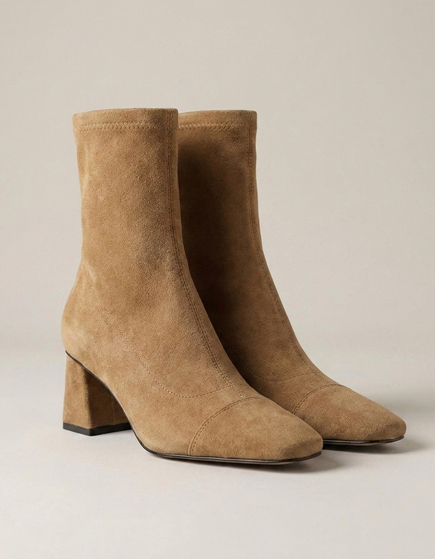 PLUXSTYLE::numise::aelis-everyday-boots::closeup-detail