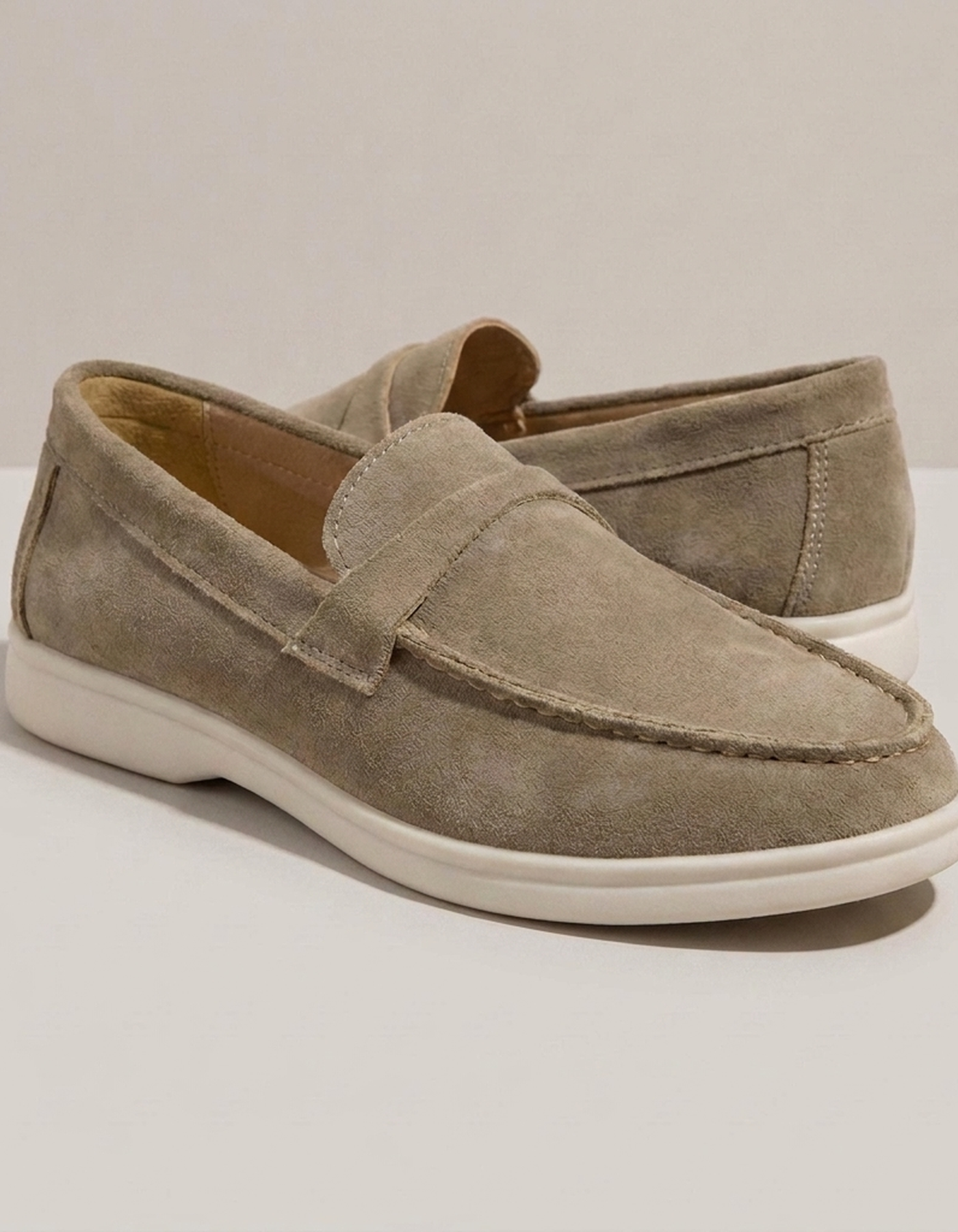 PLUXSTYLE::numise::ailin-everyday-loafers::closeup-detail