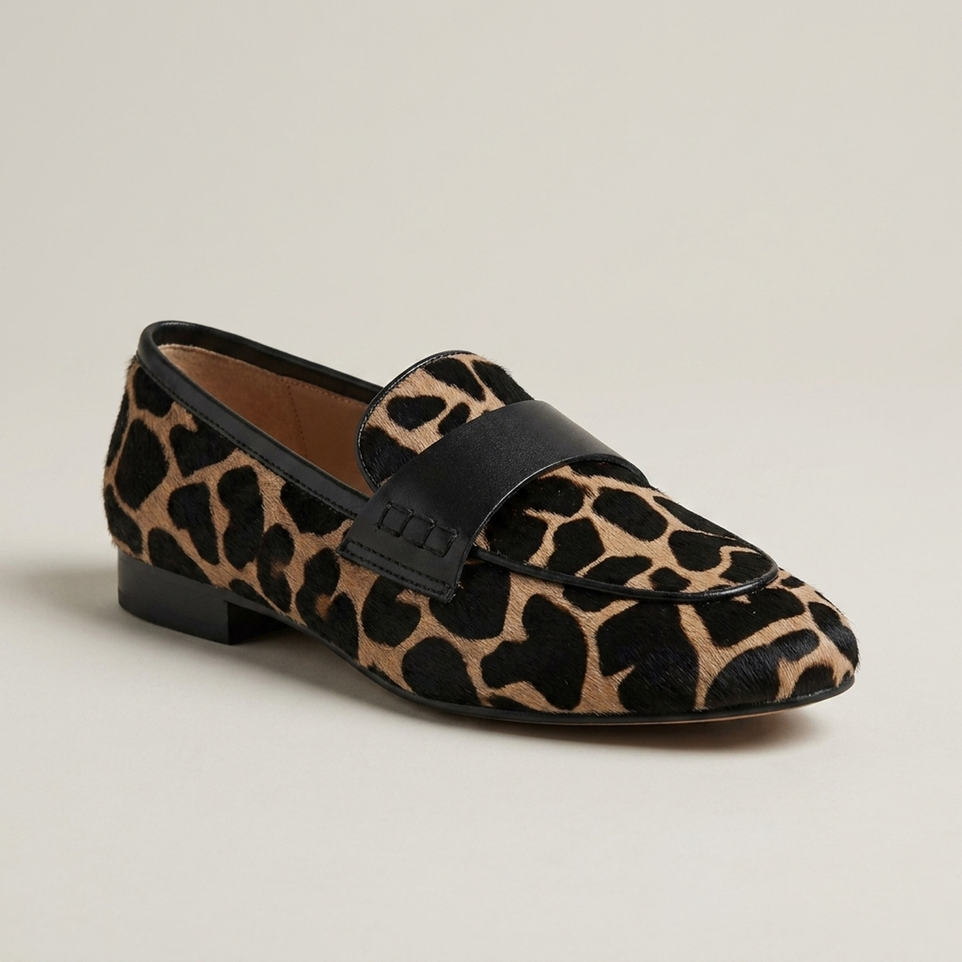 PLUXSTYLE::numise::cushioned-animal-print-loafers::closeup-hero