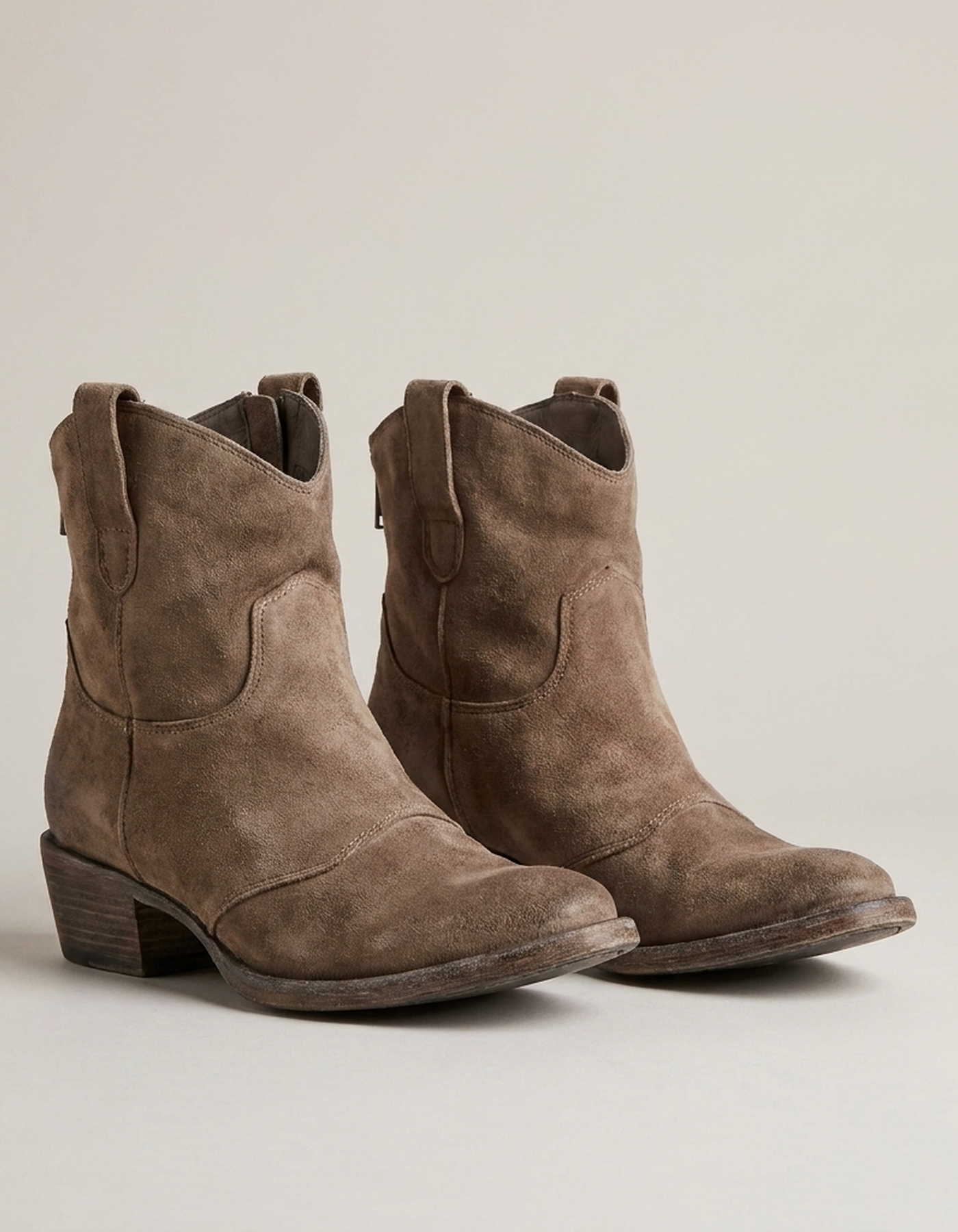PLUXSTYLE::numise::charlotte-supportive-block-heel-boots::pack-brown