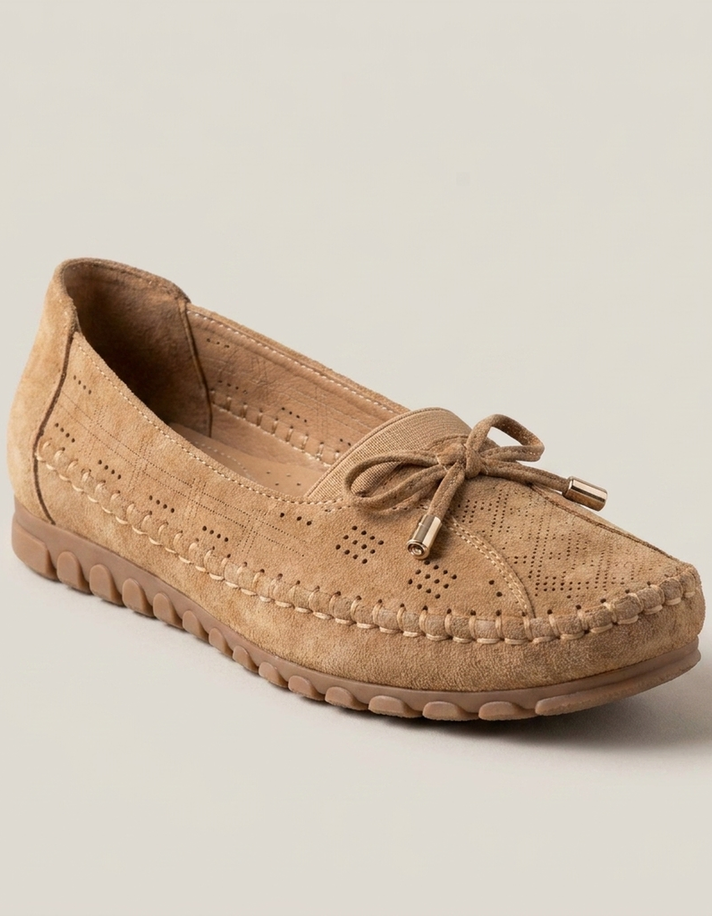 PLUXSTYLE::numise::agnes-perforated-comfort-loafers::closeup-hero