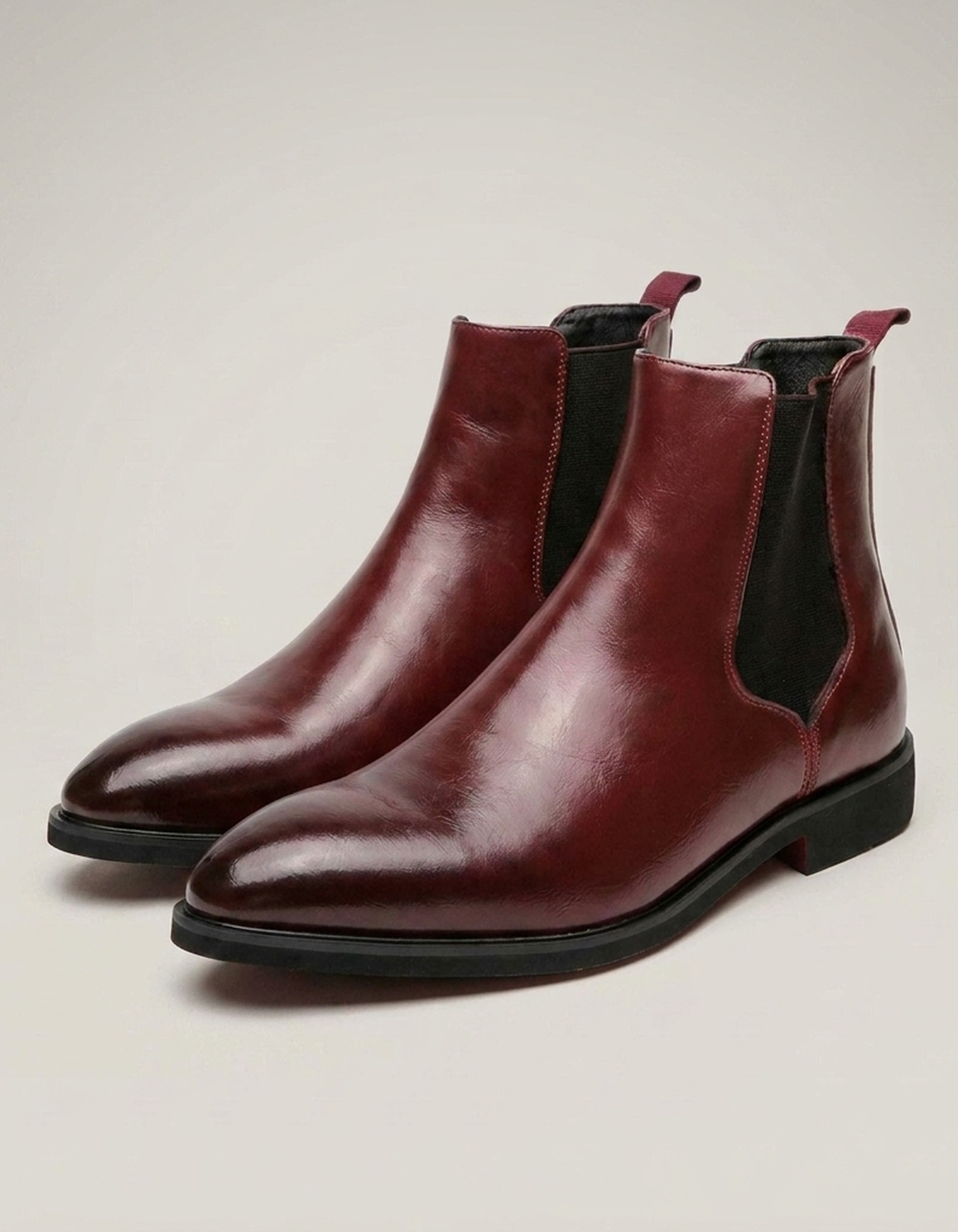 PLUXSTYLE::numise::carlo-burgundy-chelsea-boots::closeup-detail