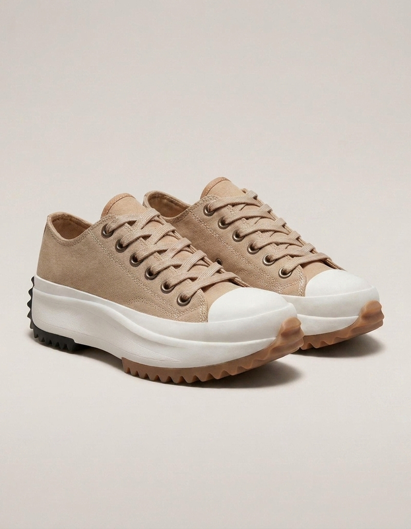 PLUXSTYLE::numise::daisy-lace-up-platform-sneakers::closeup-detail