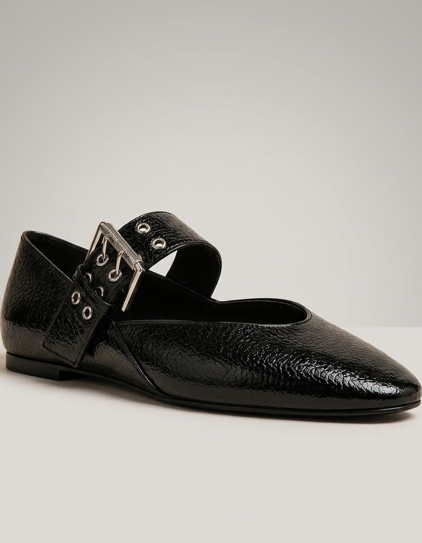 PLUXSTYLE::numise::buckle-mary-jane-flats::closeup-hero