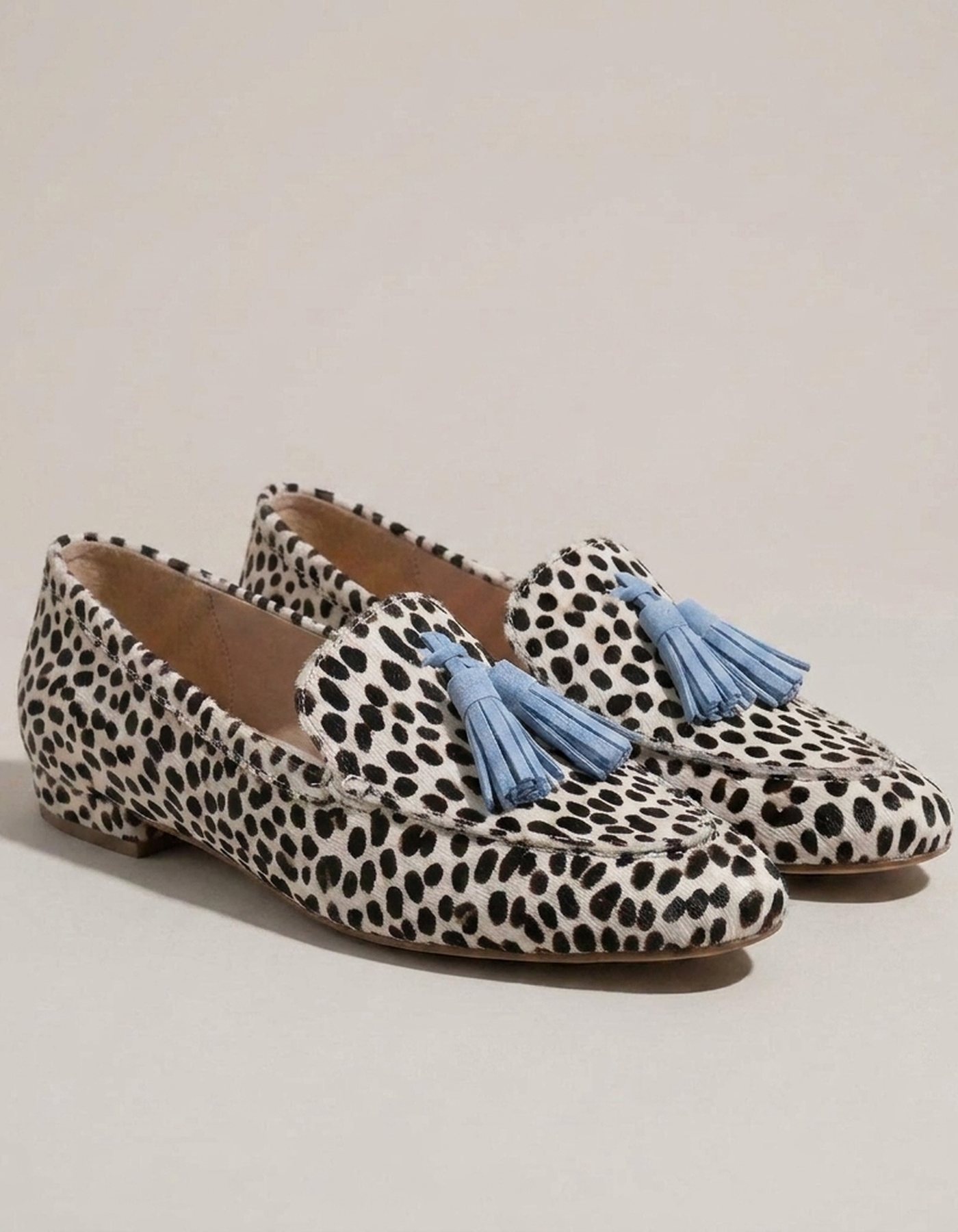 PLUXSTYLE::numise::abigail-pointed-toe-loafers::closeup-detail