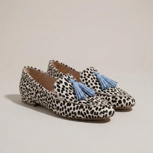 PLUXSTYLE::numise::abigail-pointed-toe-loafers::closeup-detail