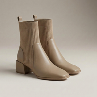 PLUXSTYLE::numise::pointed-toe-chelsea-ankle-boots::closeup-detail