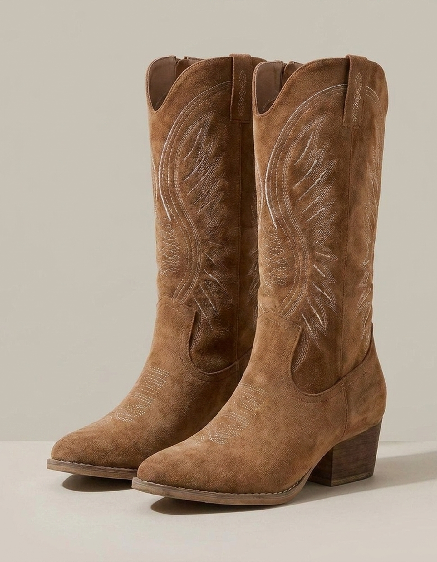 PLUXSTYLE::numise::aurora-sleek-comfort-boots::closeup-detail