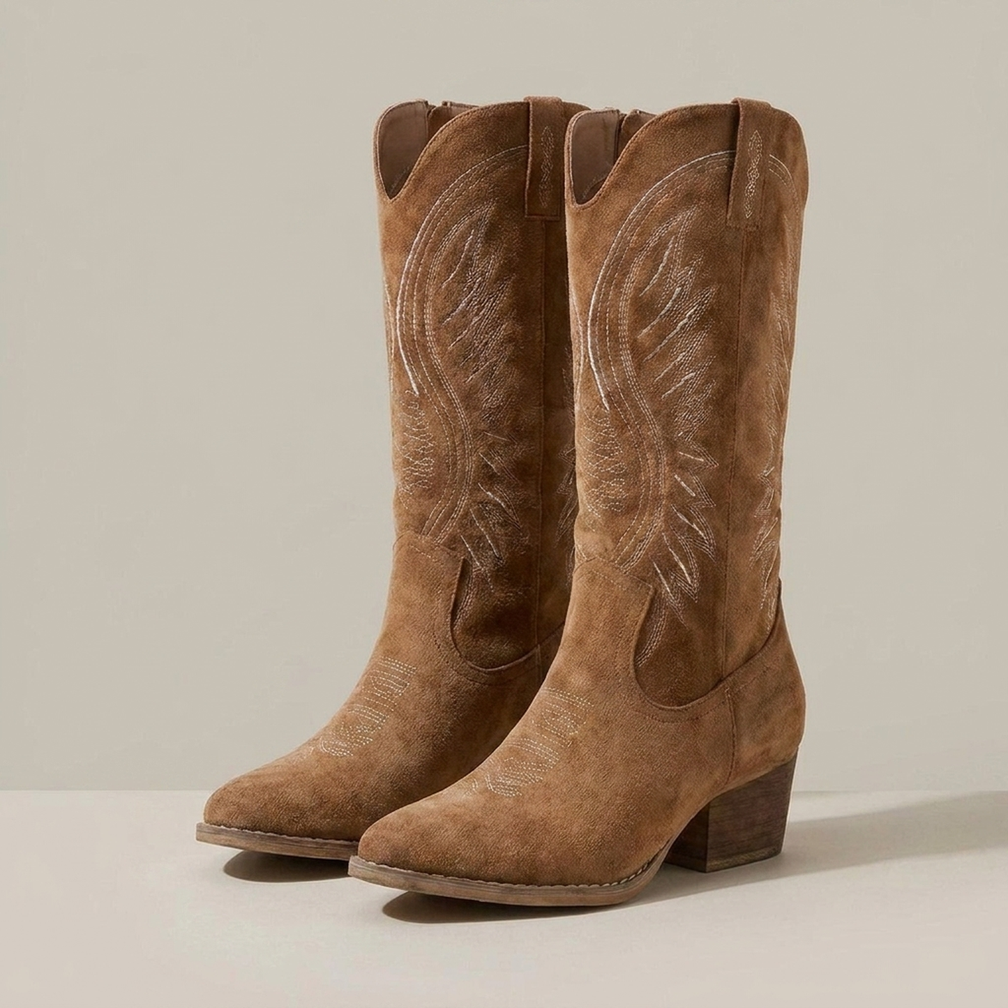 PLUXSTYLE::numise::aurora-sleek-comfort-boots::closeup-detail