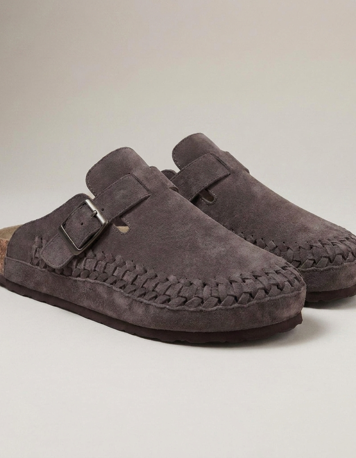 PLUXSTYLE::numise::aurelio-dark-brown-clogs::closeup-detail