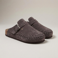 PLUXSTYLE::numise::aurelio-dark-brown-clogs::closeup-detail