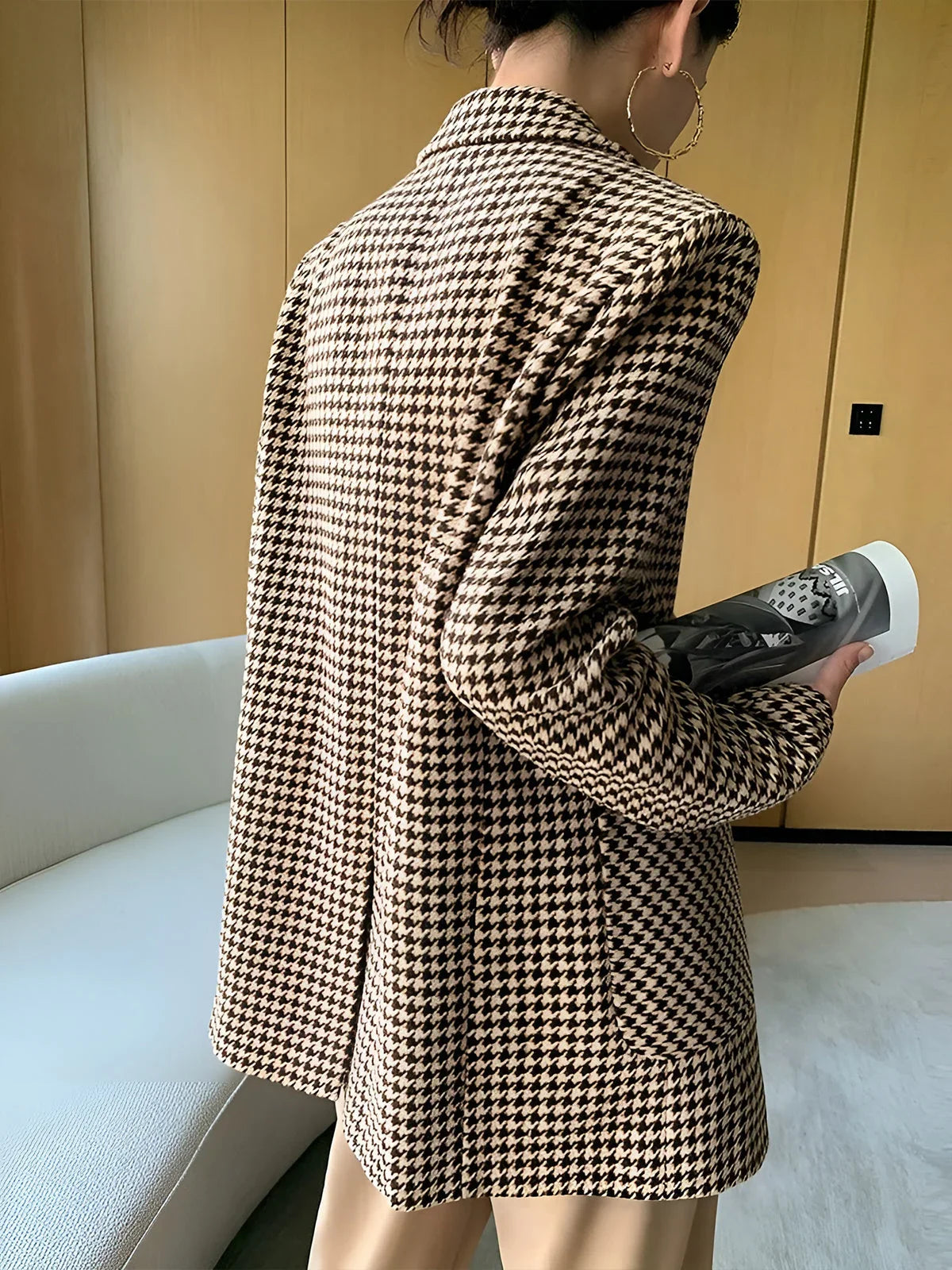 PLUXSTYLE::numise::womens-houndstooth-parka::lifestyle-keep-2