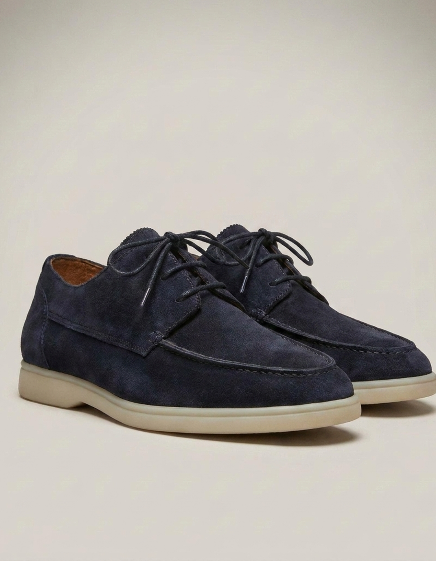 PLUXSTYLE::numise::mens-flexible-sole-walking-footwear::closeup-detail