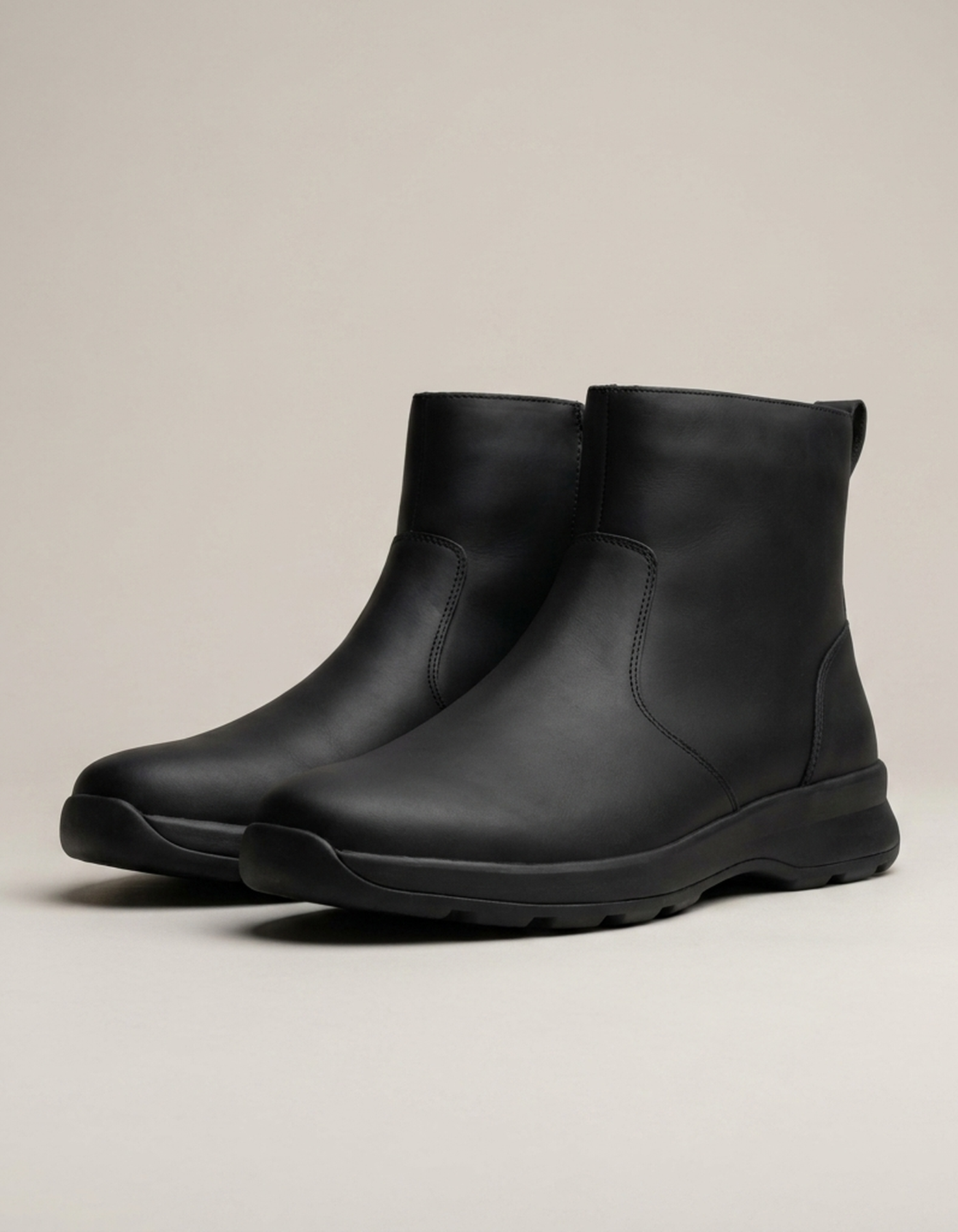 PLUXSTYLE::numise::alice-day-to-night-boots::closeup-detail