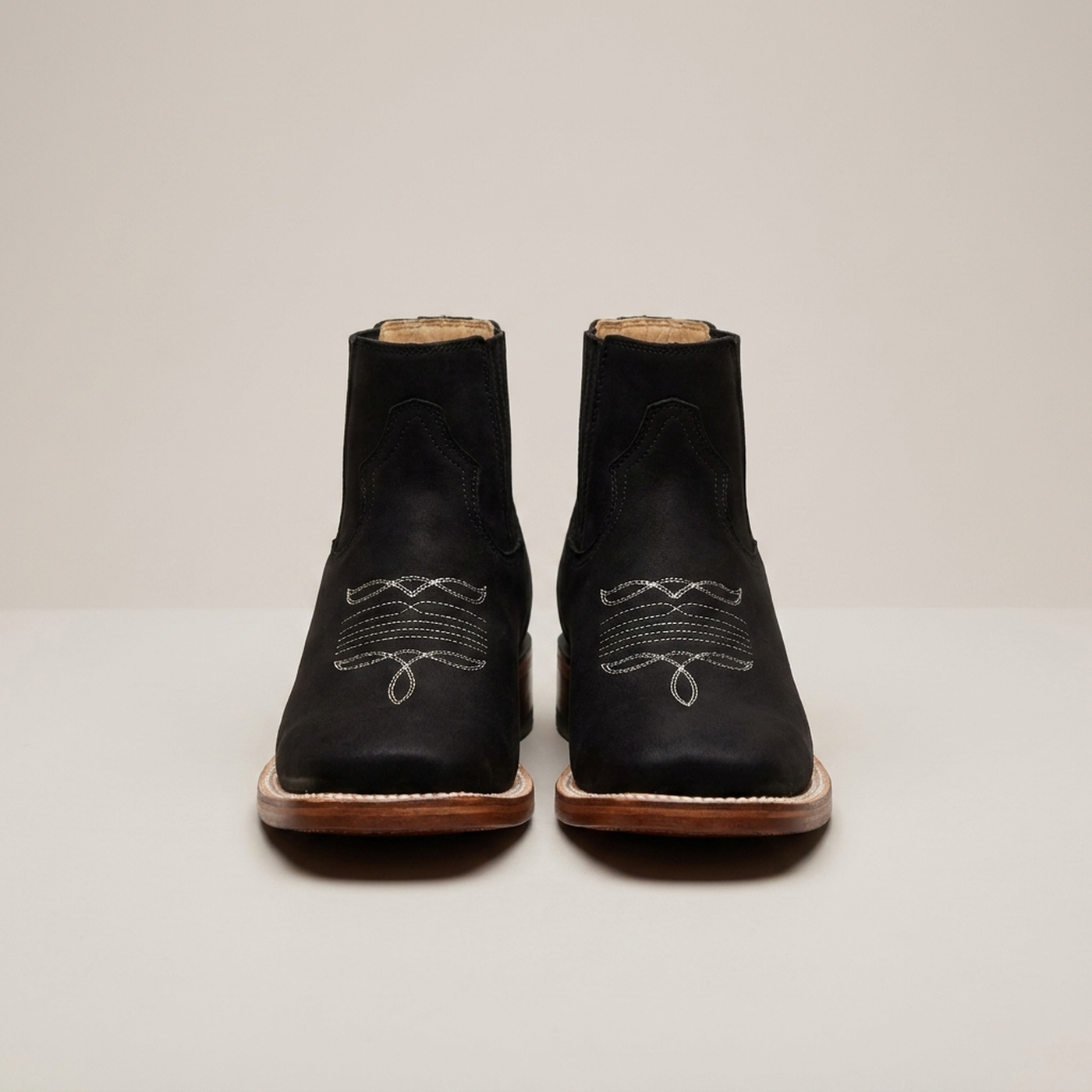 PLUXSTYLE::numise::mens-bulldog-boots-in-black::pack-black