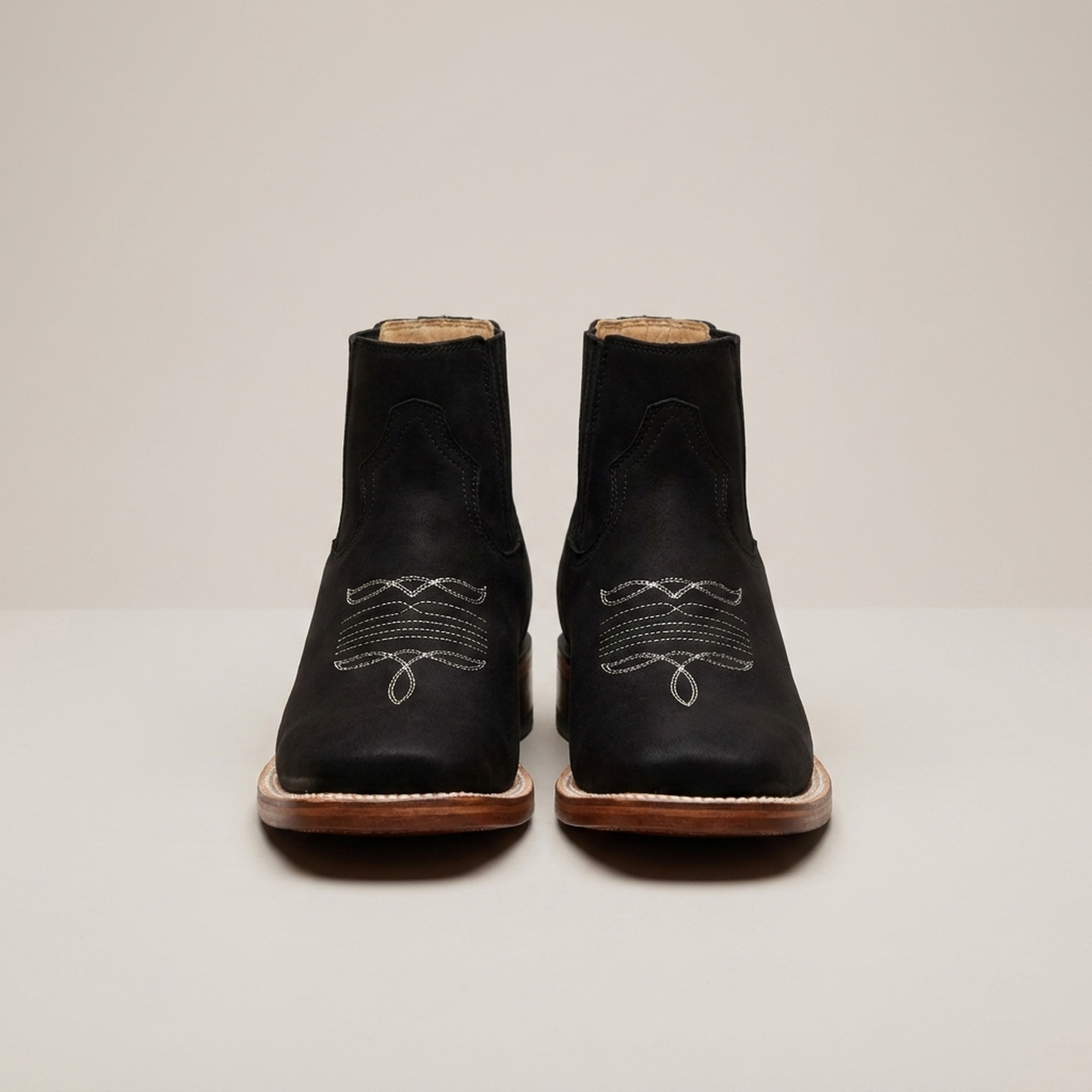 PLUXSTYLE::numise::mens-bulldog-boots-in-black::pack-black