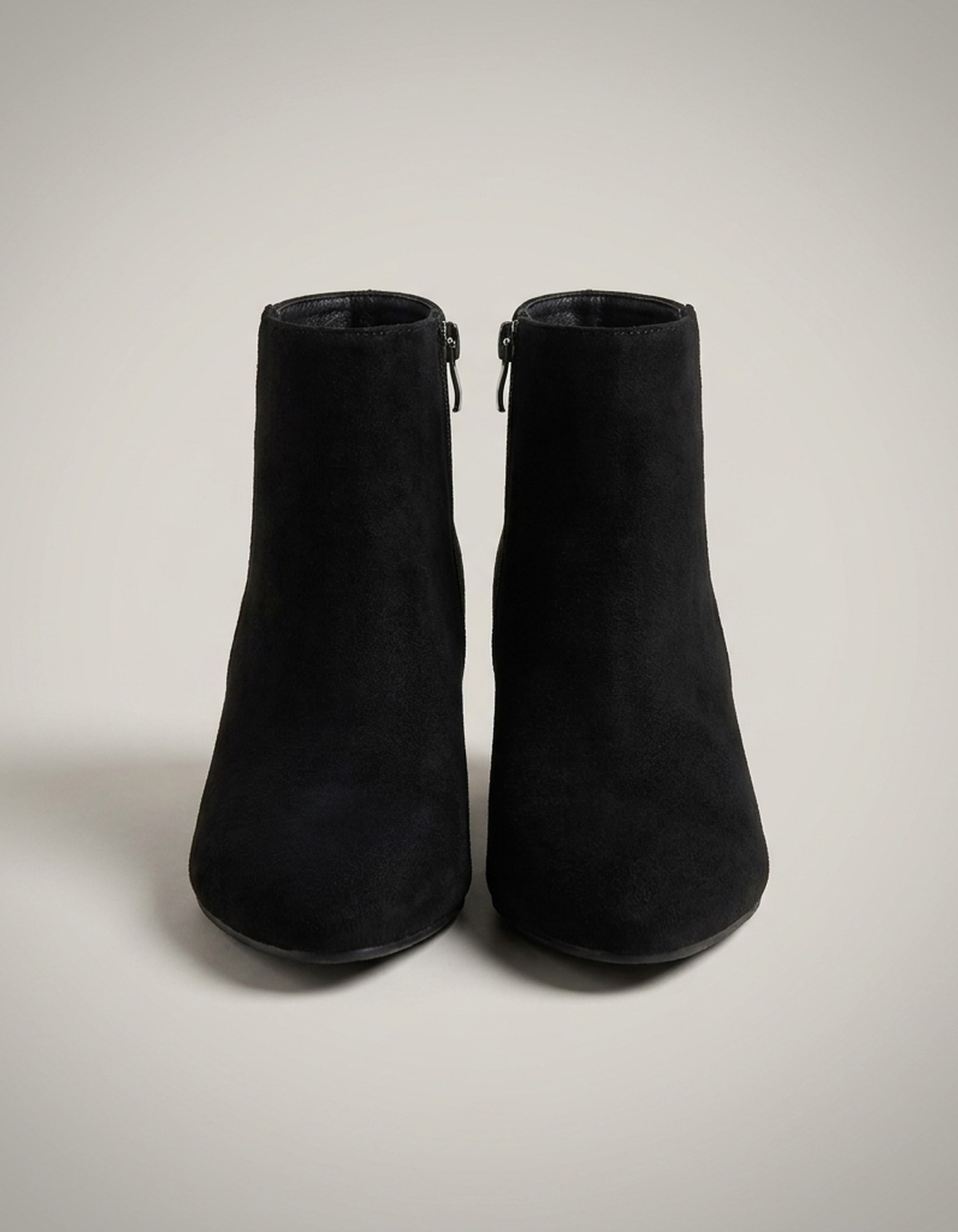 PLUXSTYLE::numise::pointed-toe-block-heel-ankle-boots::pack-black