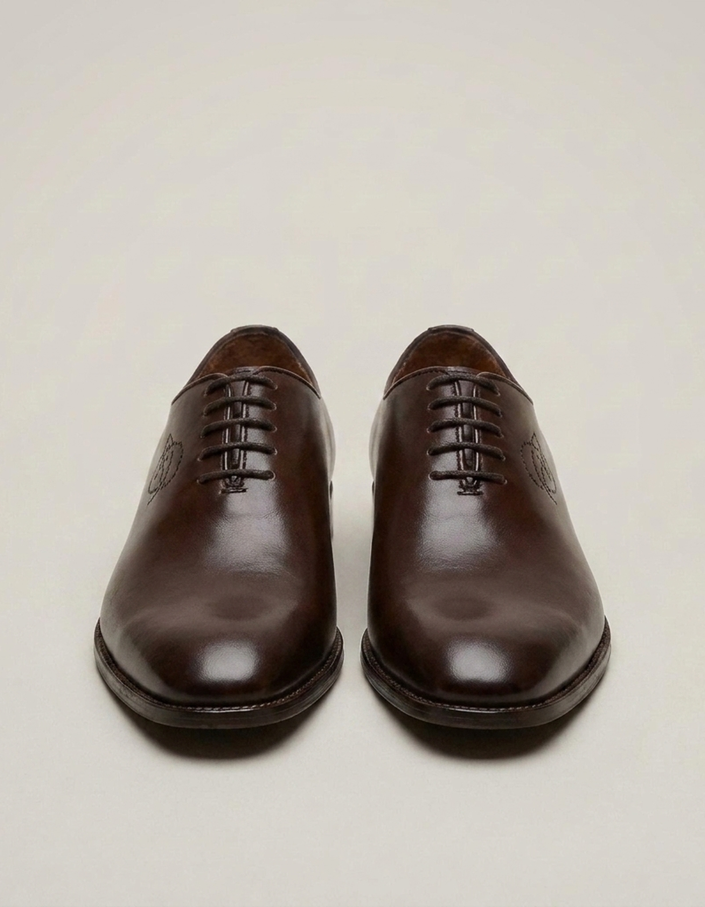 PLUXSTYLE::numise::antonino-mens-oxford-dress-shoes::closeup-detail
