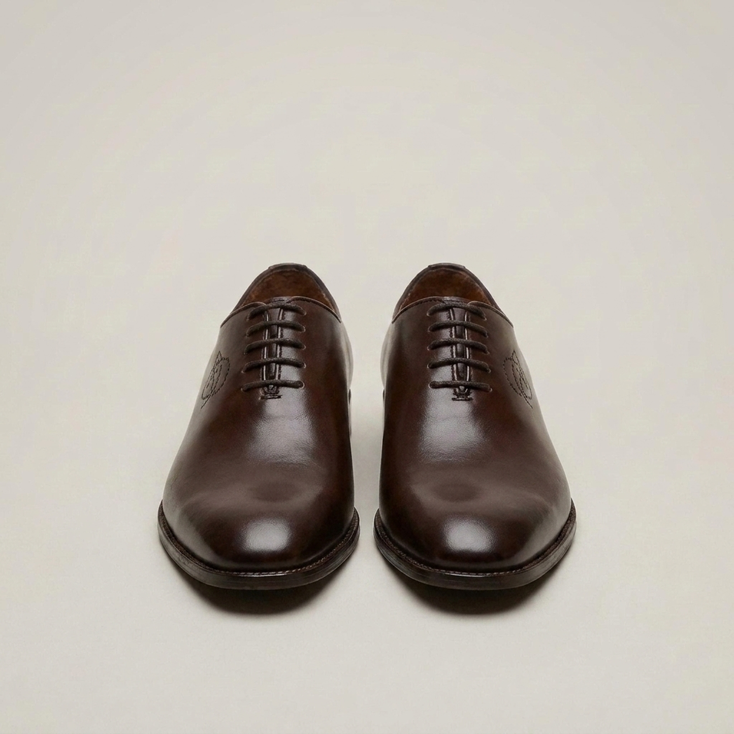 PLUXSTYLE::numise::antonino-mens-oxford-dress-shoes::closeup-detail