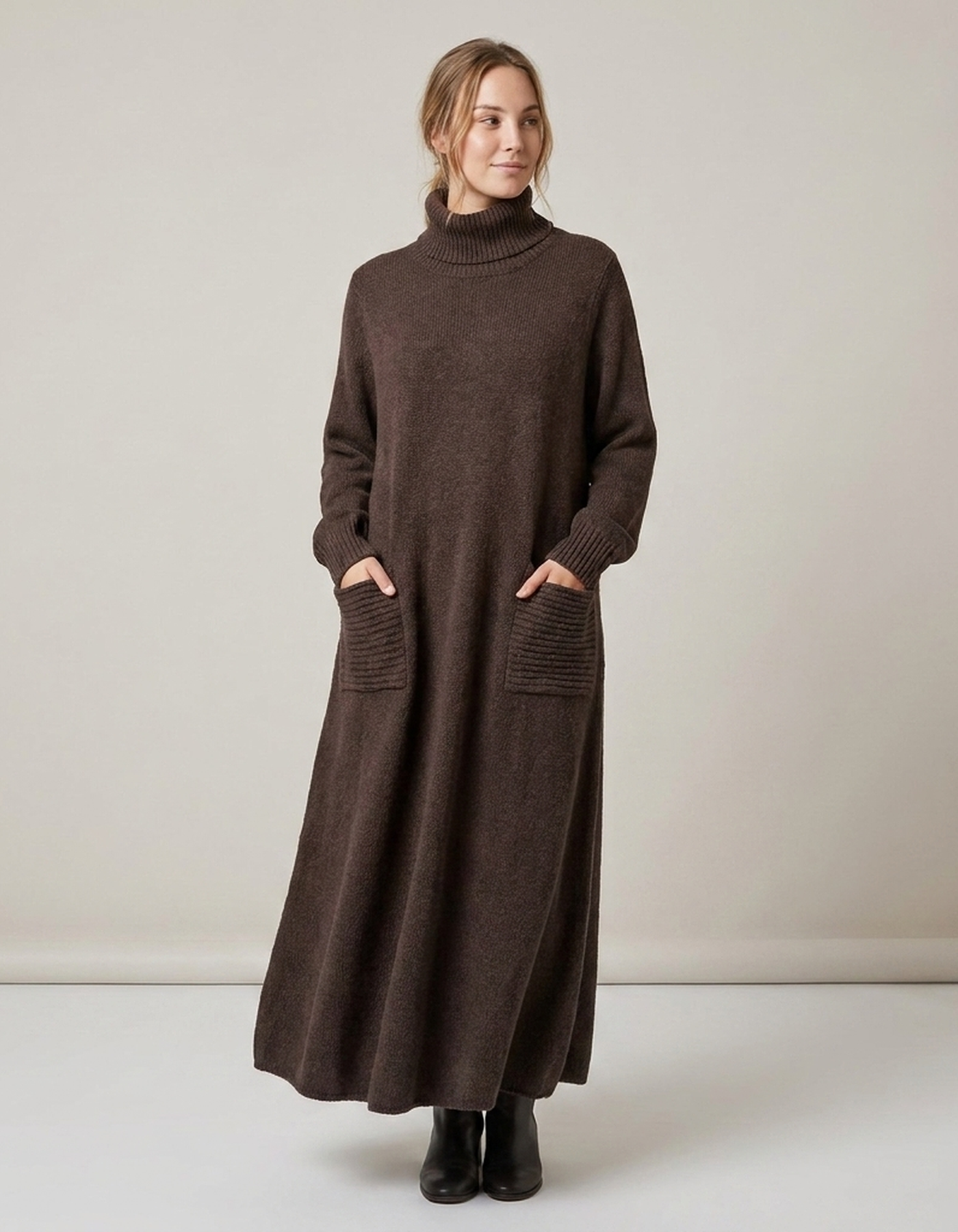 PLUXSTYLE::numise::alyndra-high-neck-maxi-dress::front