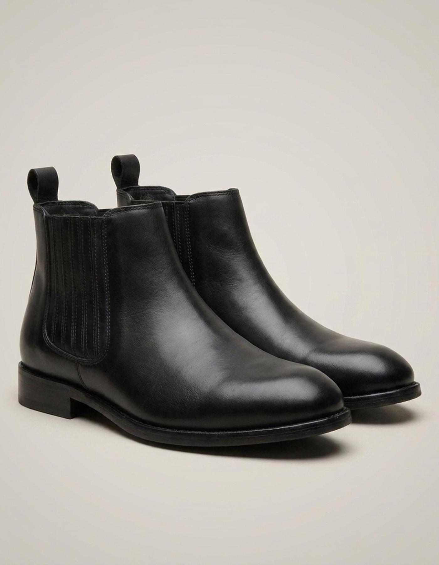 PLUXSTYLE::numise::arnoli-chelsea-boots::closeup-detail