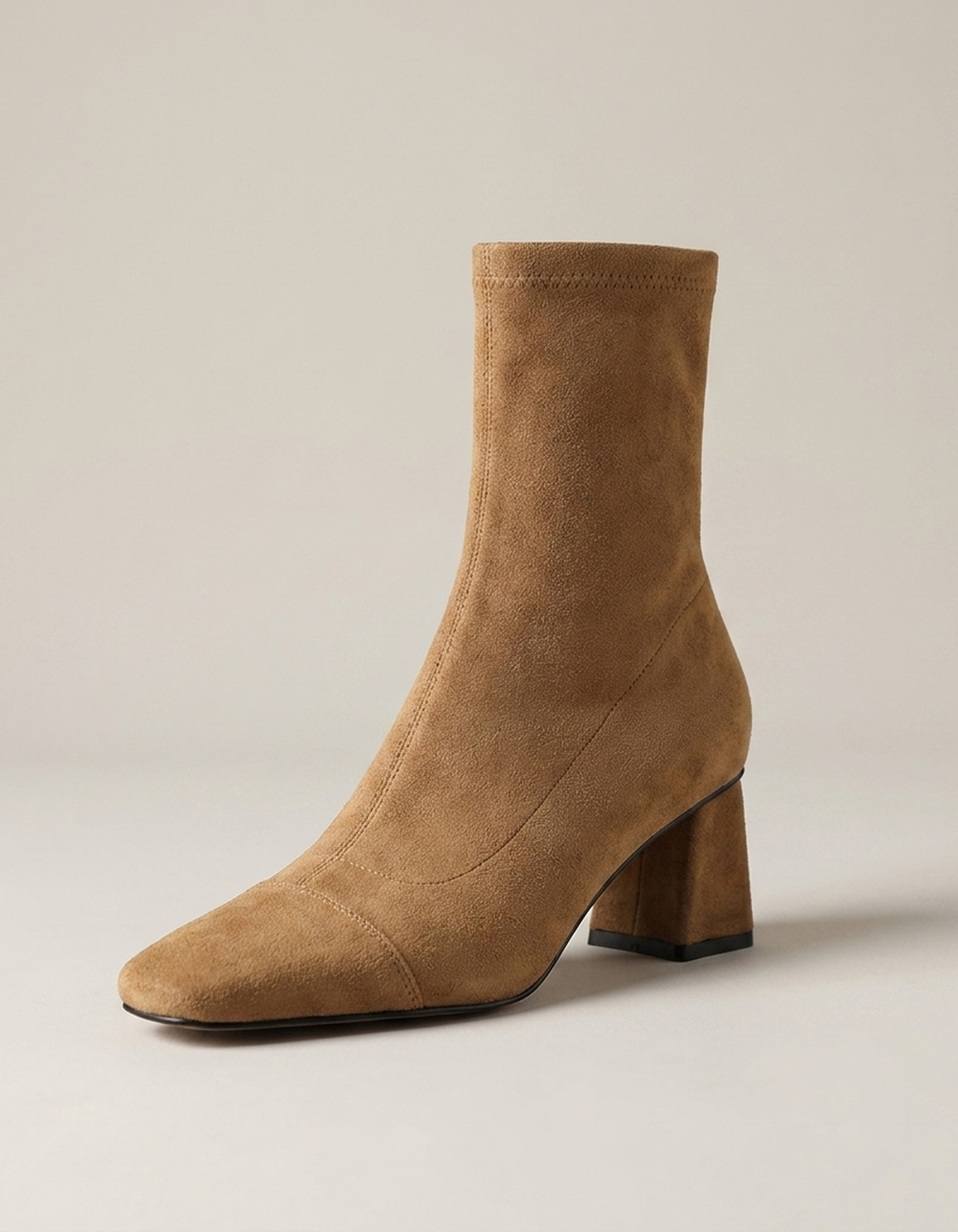 PLUXSTYLE::numise::aelis-everyday-boots::closeup-hero