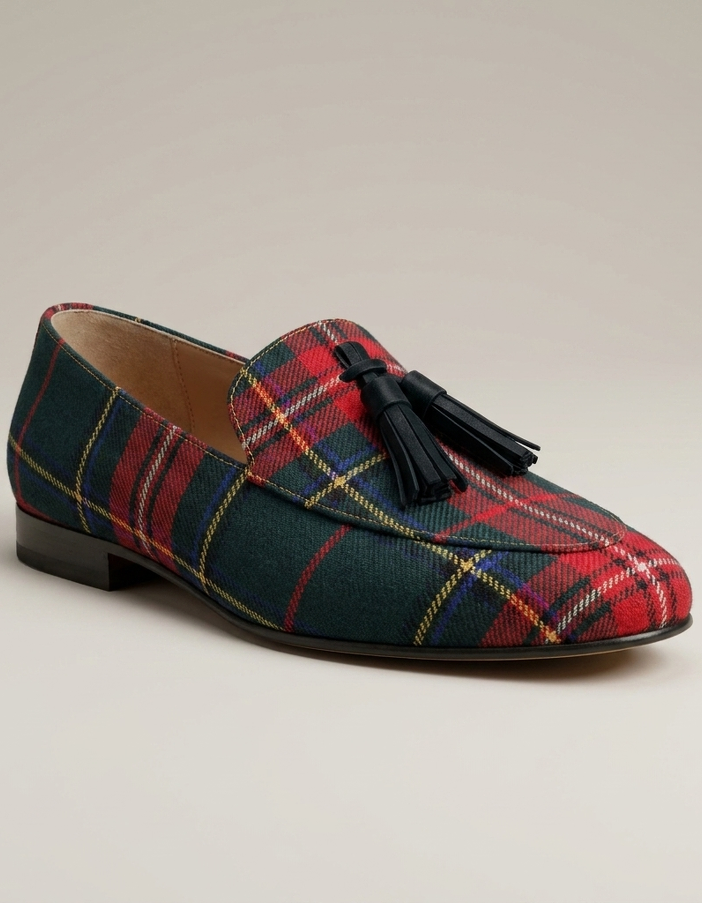 PLUXSTYLE::numise::tartan-fringe-loafers::closeup-hero