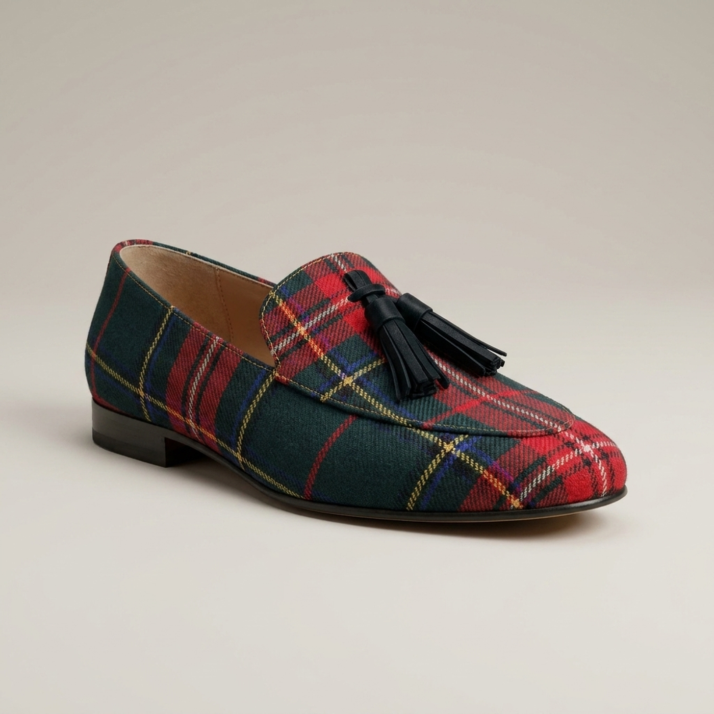 PLUXSTYLE::numise::tartan-fringe-loafers::closeup-hero