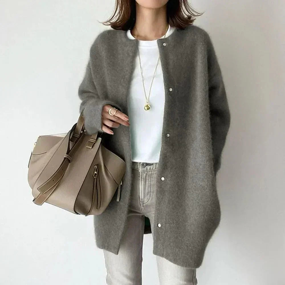 PLUXSTYLE::numise::longline-button-front-cardigan::lifestyle-keep-1