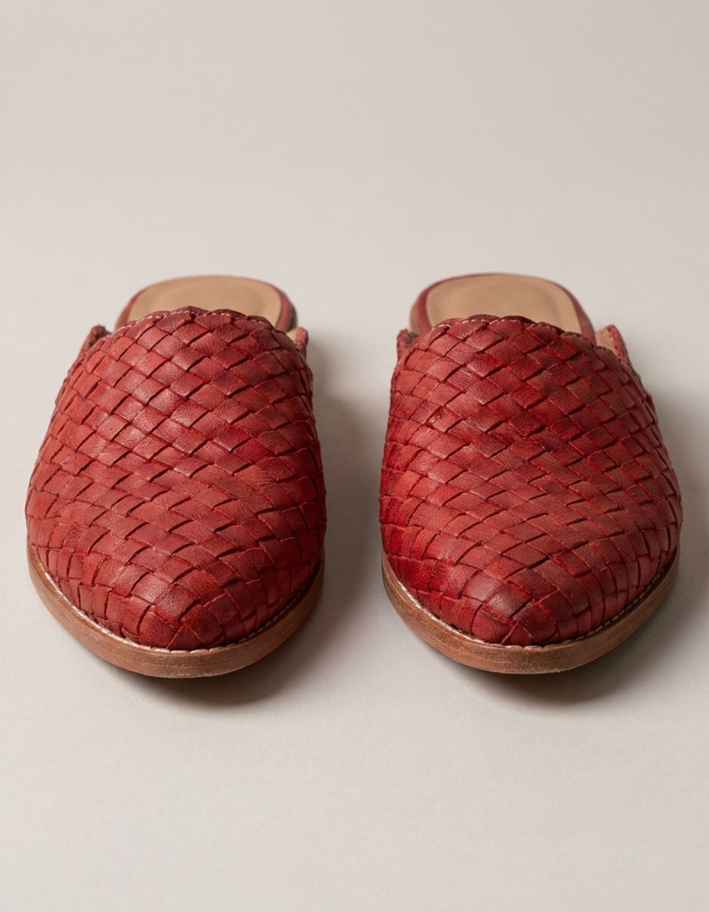 PLUXSTYLE::numise::womens-pointed-toe-woven-mules::pack-red
