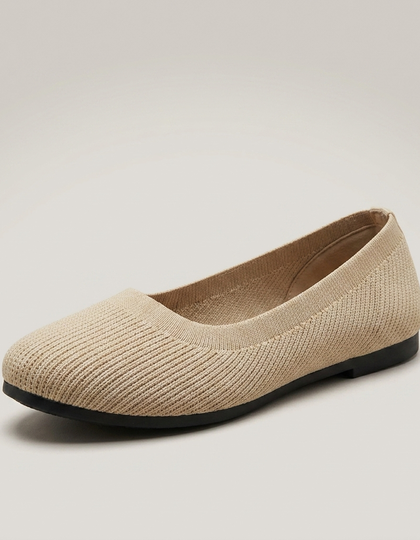PLUXSTYLE::numise::comfort-fit-ballet-flat-footwear::closeup-hero