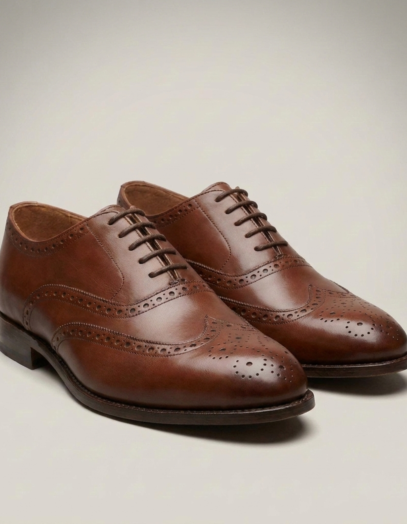 PLUXSTYLE::numise::adam-brogue-dress-shoes::closeup-detail