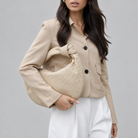 Sac à bandoulière texturé pour un style chic au quotidien