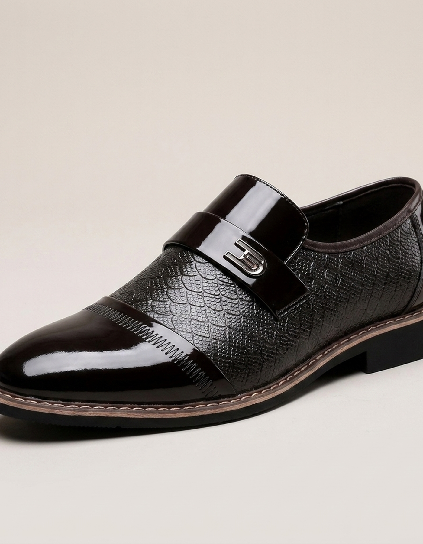 PLUXSTYLE::numise::beltran-pointed-toe-oxford-shoes::closeup-hero