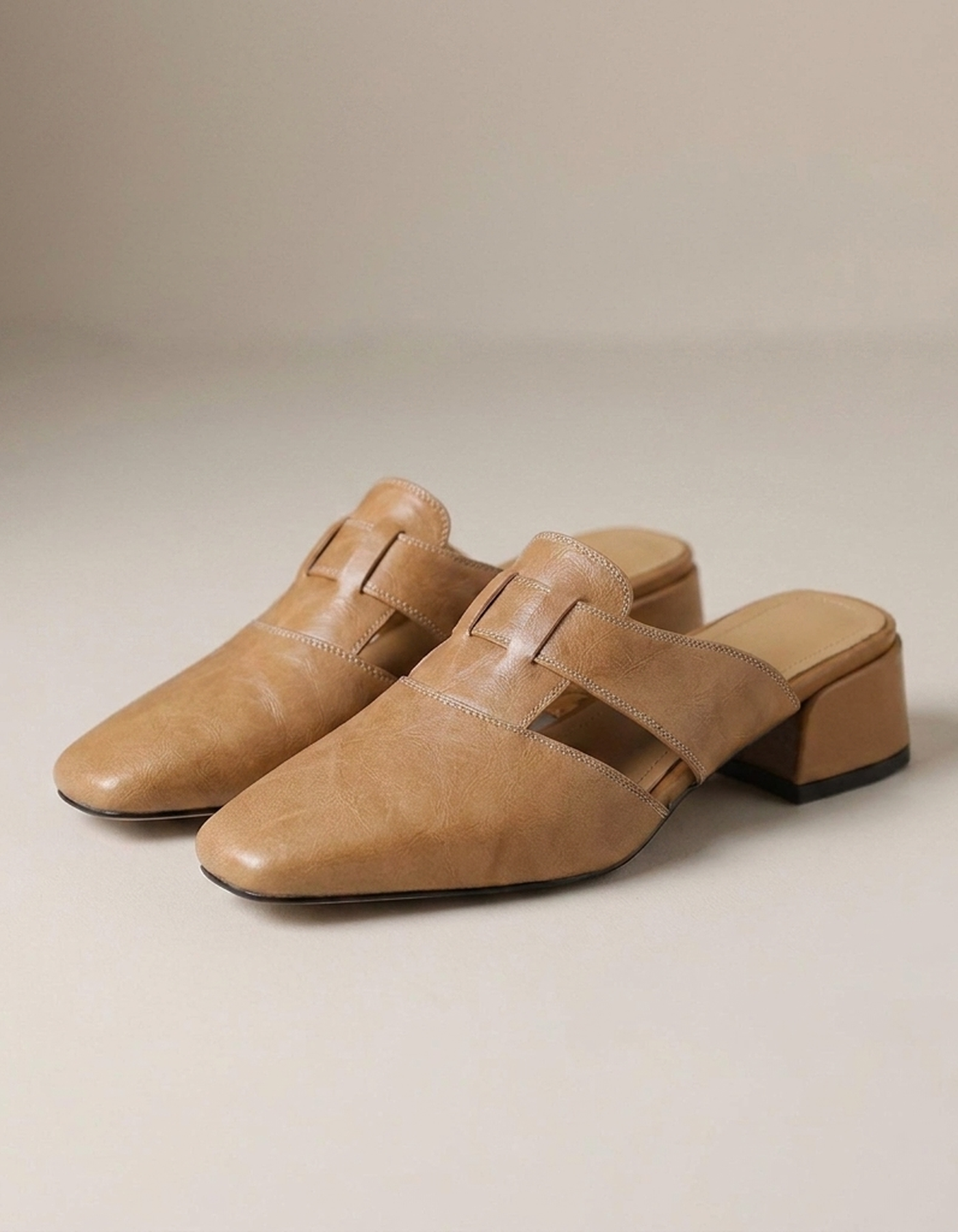 PLUXSTYLE::numise::andie-everyday-mules::closeup-detail
