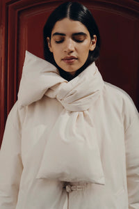 PLUXSTYLE::numise::adrija-convertible-parka::lifestyle-keep-1
