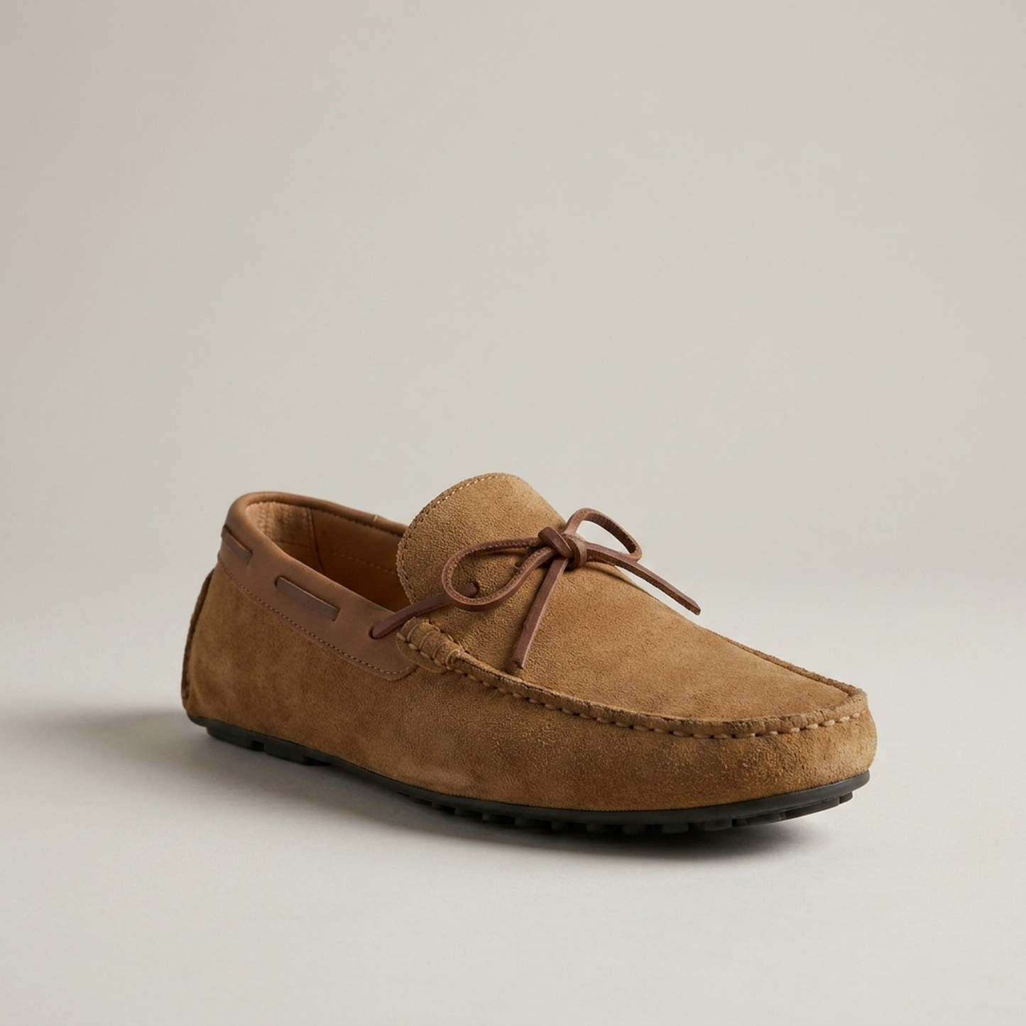 PLUXSTYLE::numise::mens-bow-lace-driving-loafers::closeup-hero