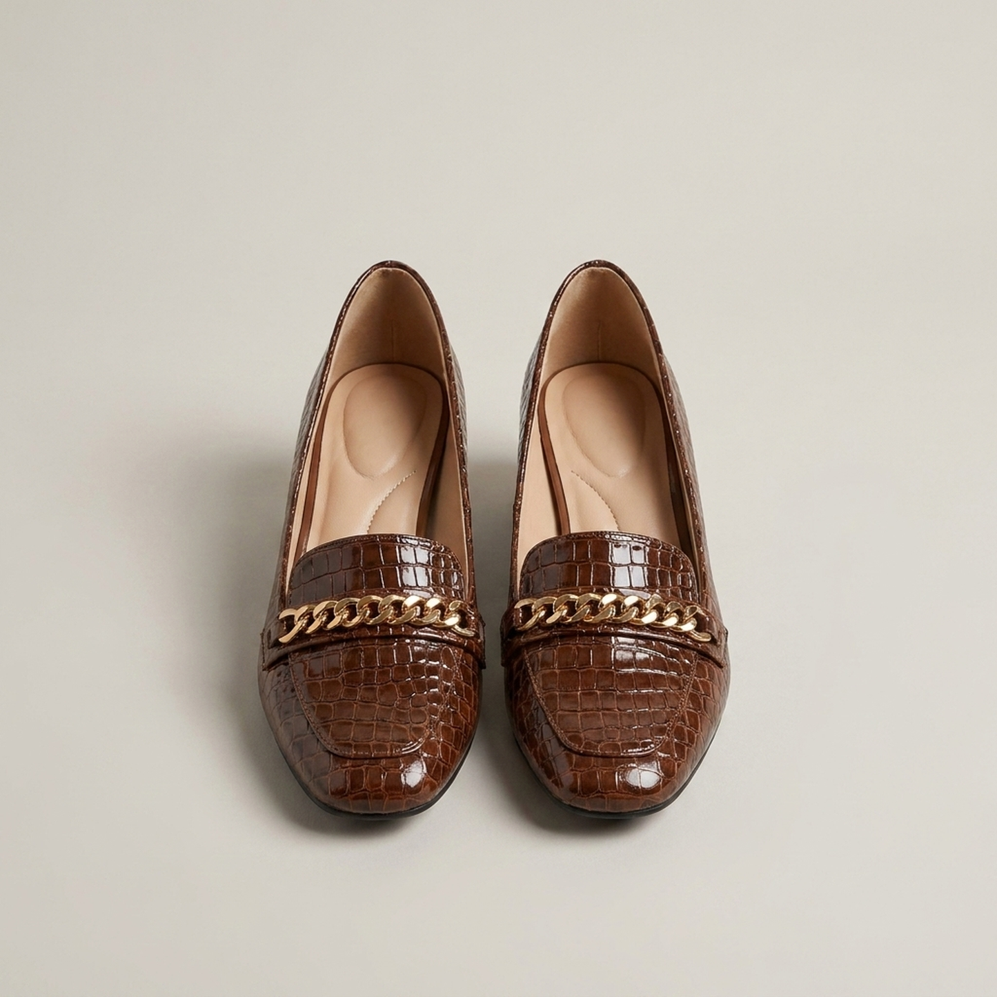 PLUXSTYLE::numise::ava-chain-detail-block-heel-loafers::pack-brown