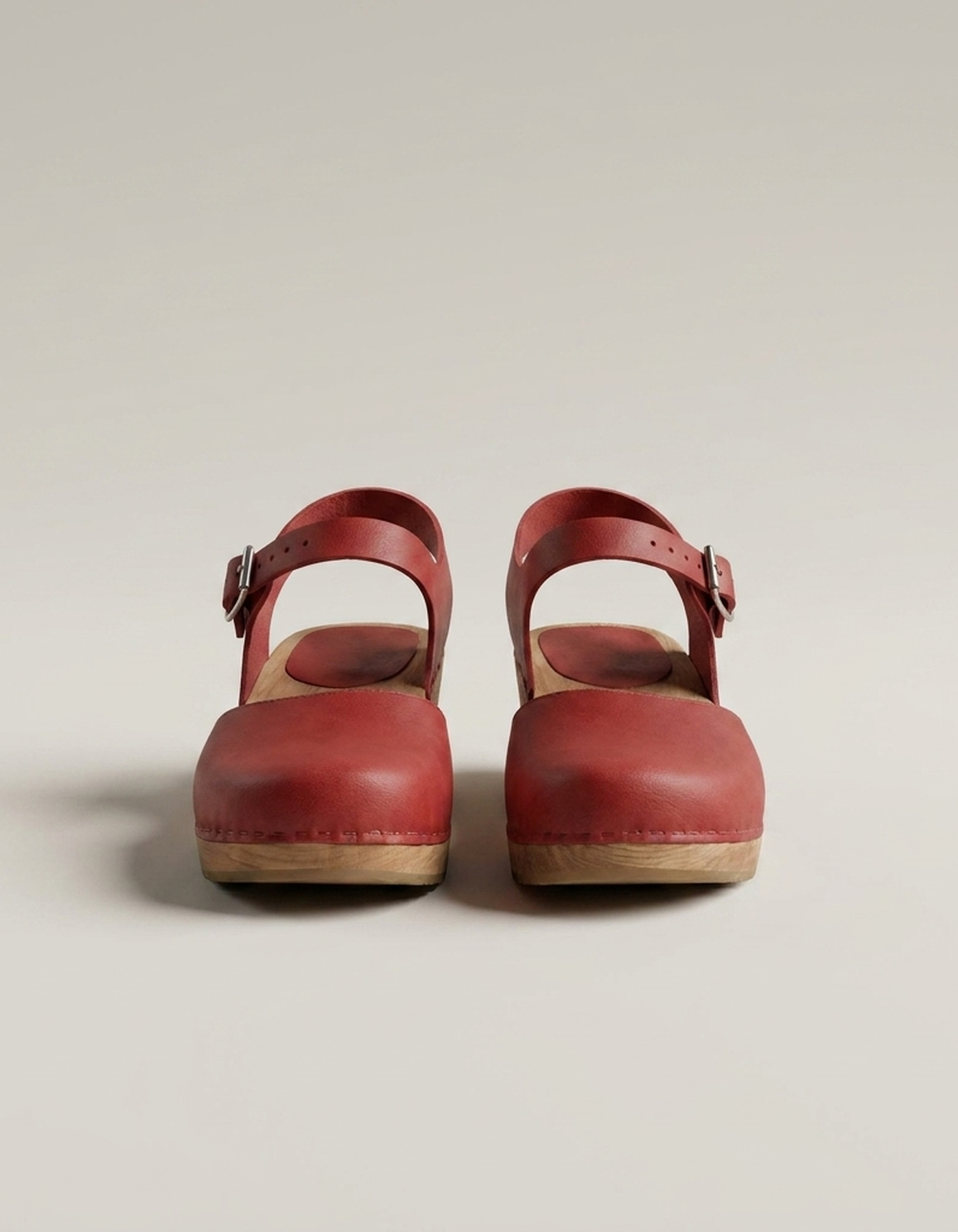 PLUXSTYLE::numise::closed-toe-platform-clogs::pack-red