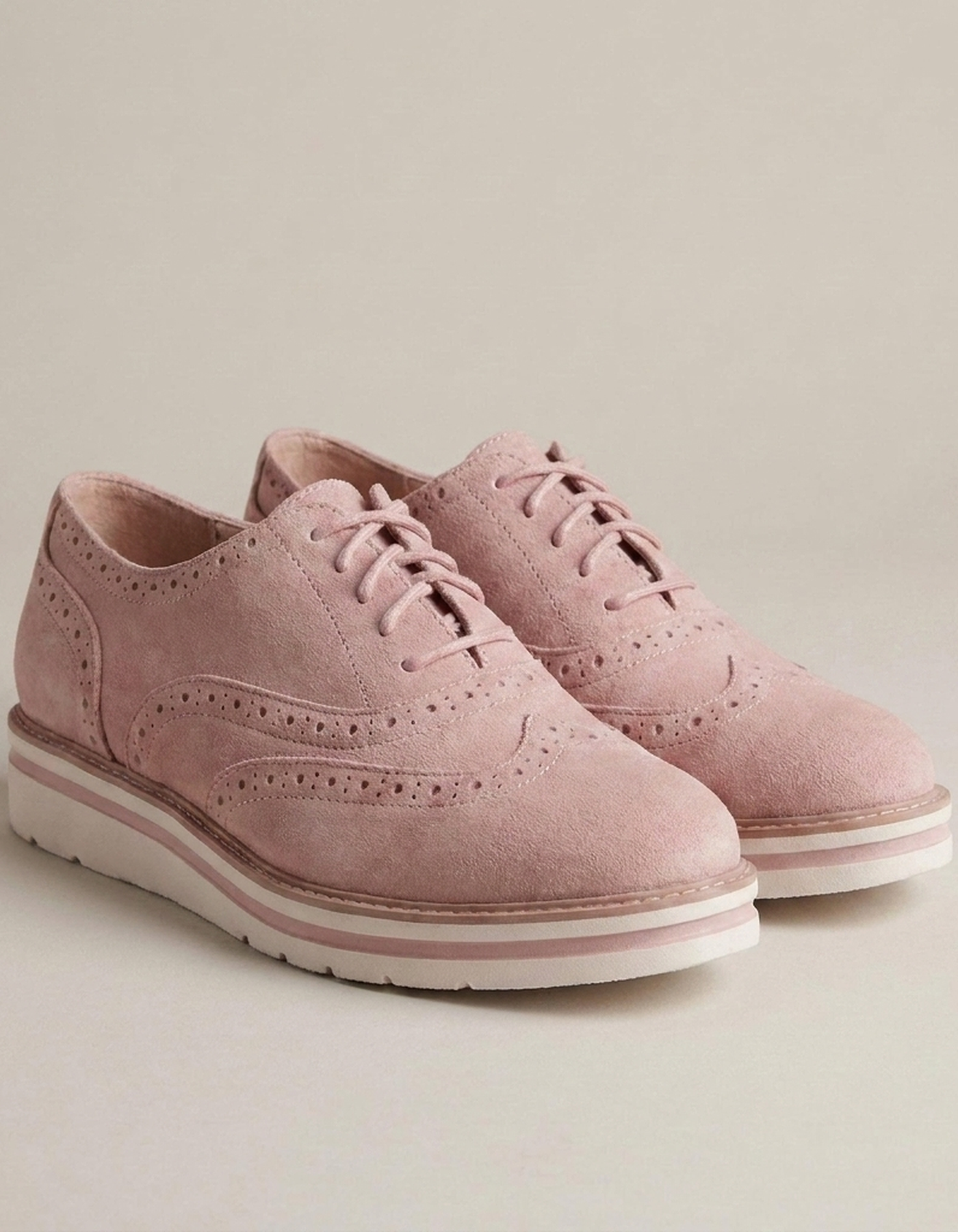 PLUXSTYLE::numise::wingtip-platform-oxford-shoes::closeup-detail